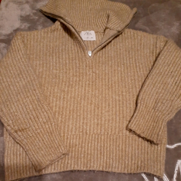 Sweater - Picture 1 of 2